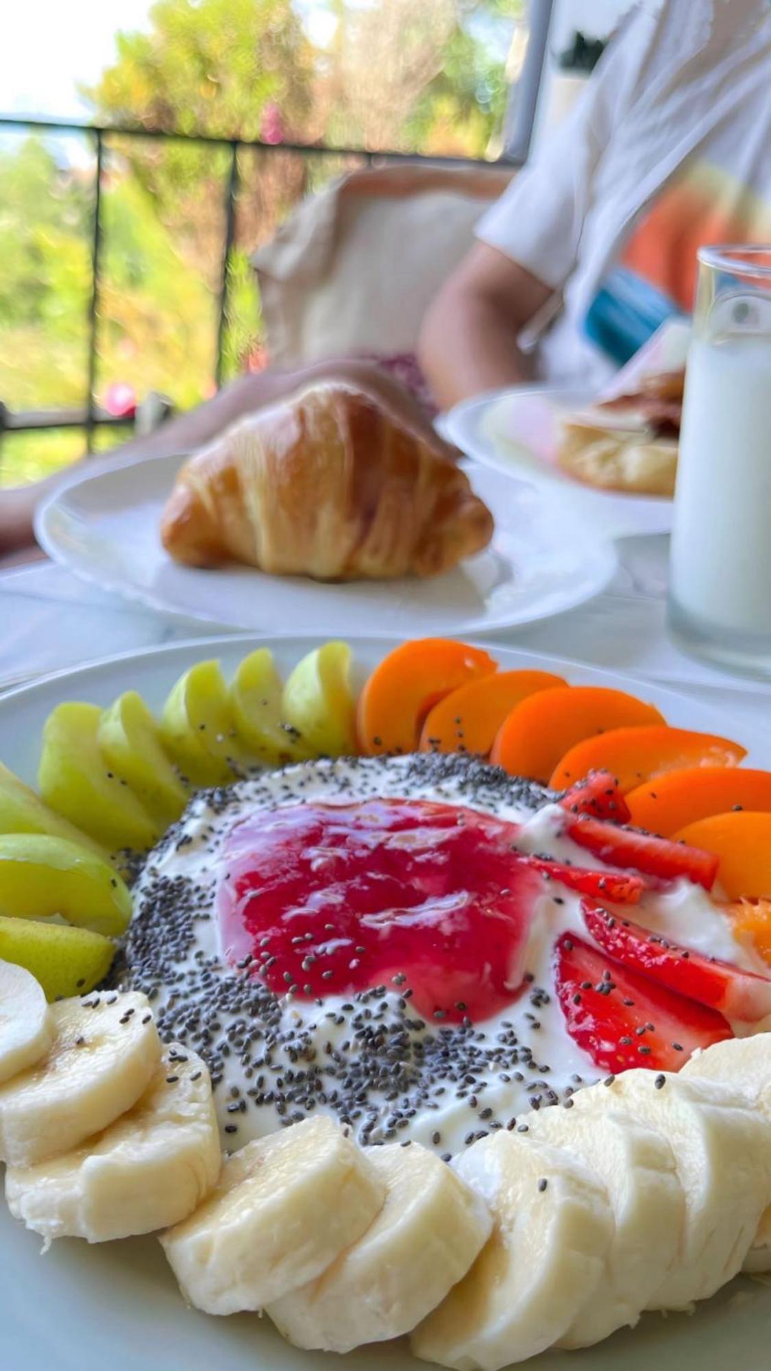 Hotel Imperial Dhërmi Екстериор снимка