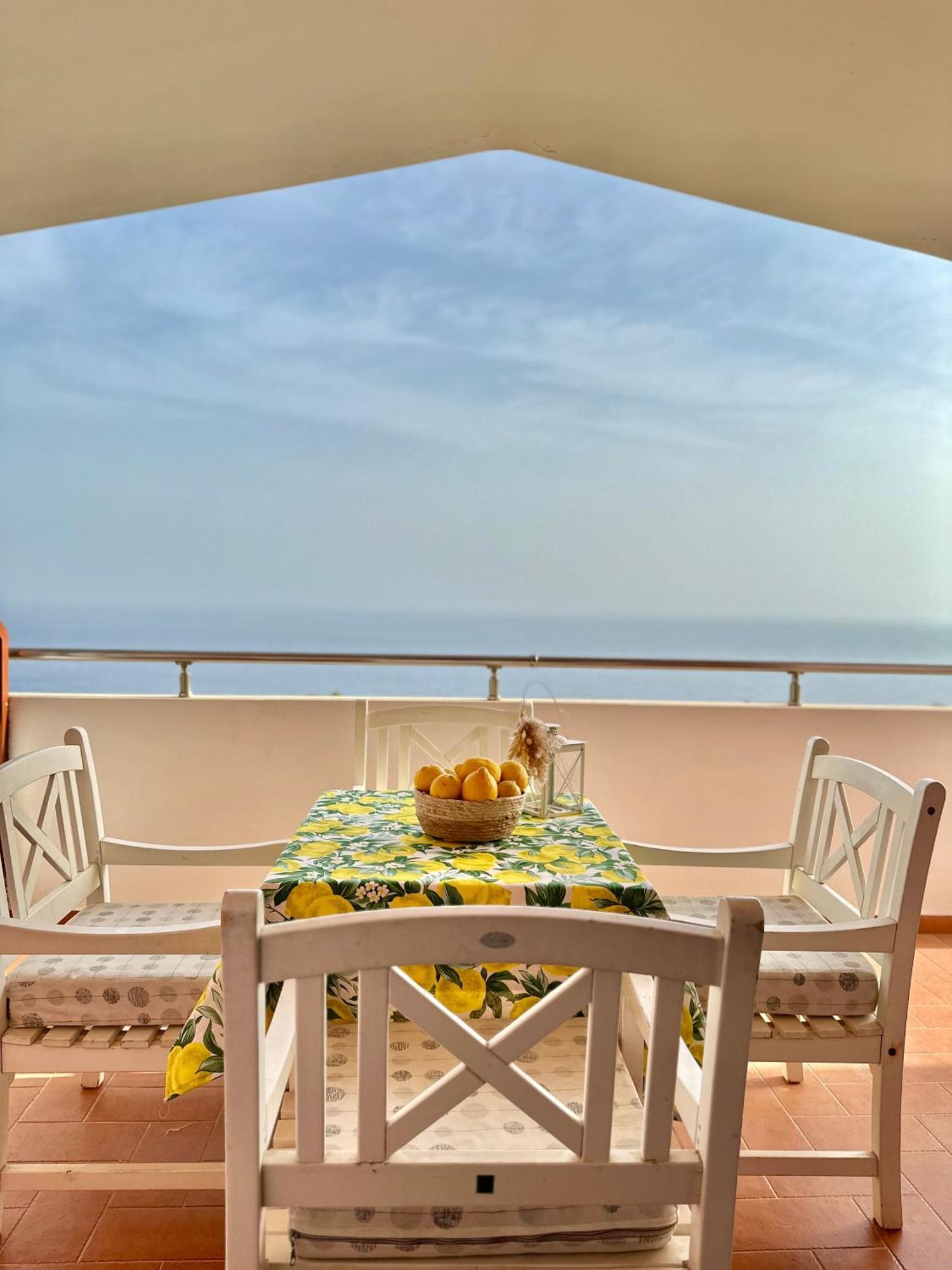 Hotel Imperial Dhërmi Екстериор снимка