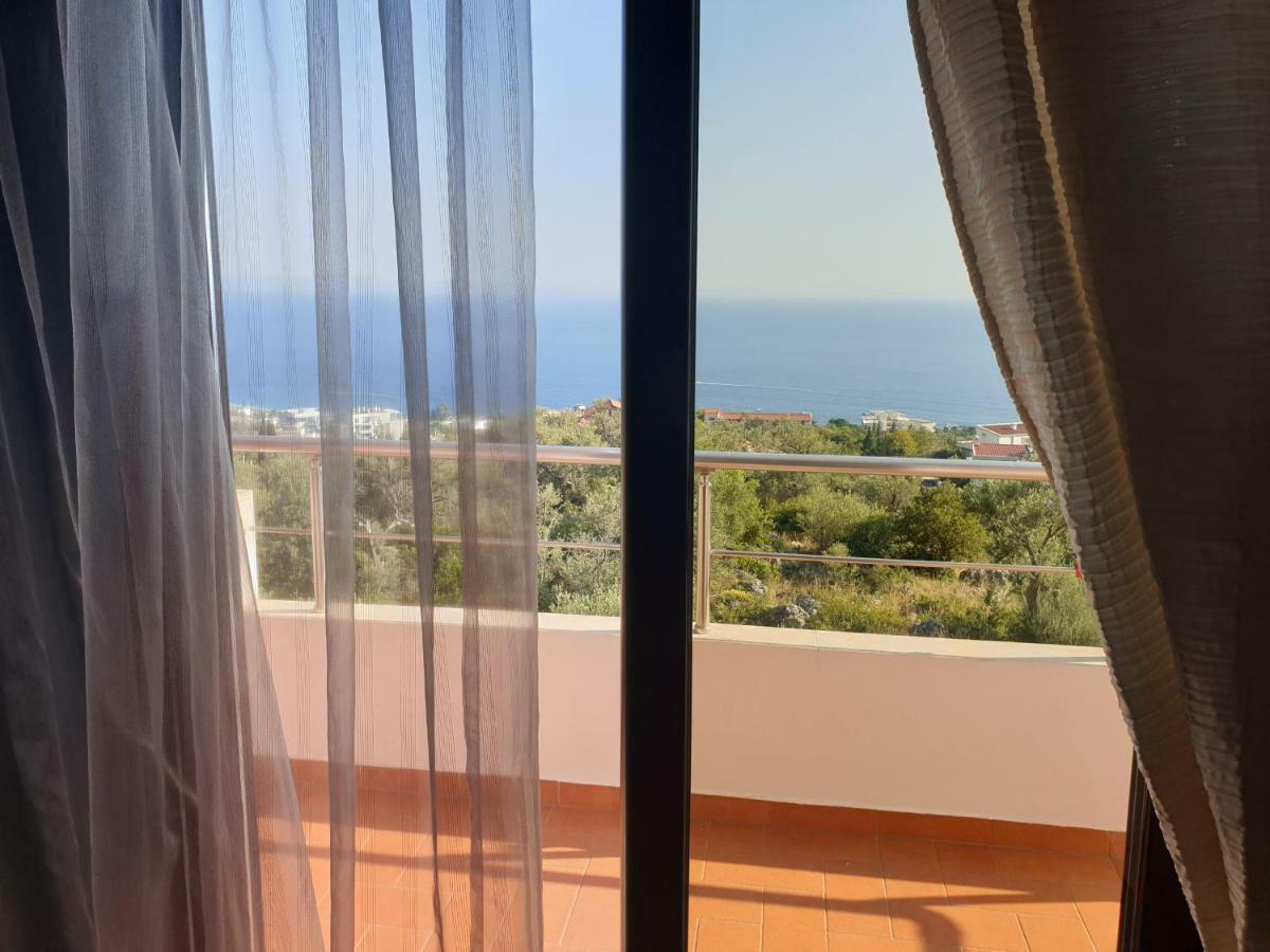 Hotel Imperial Dhërmi Екстериор снимка