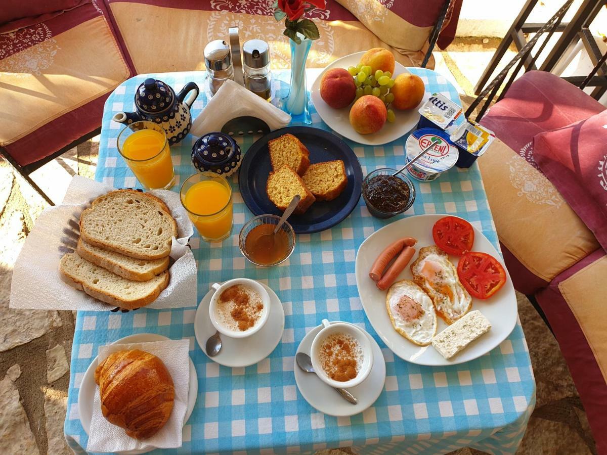 Hotel Imperial Dhërmi Екстериор снимка